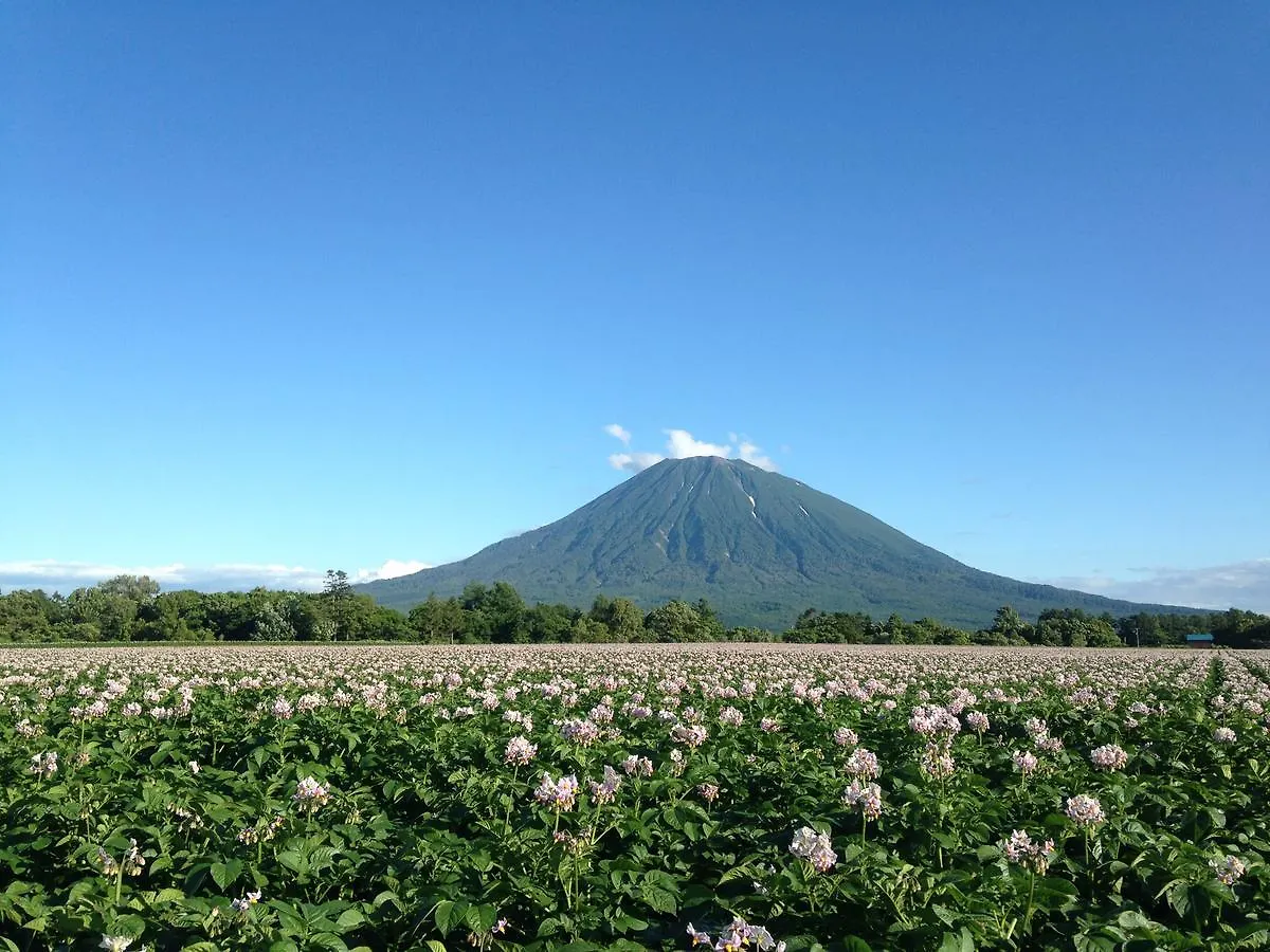 Niseko Kashinoya Bed and Breakfast Ōmagari 2*,